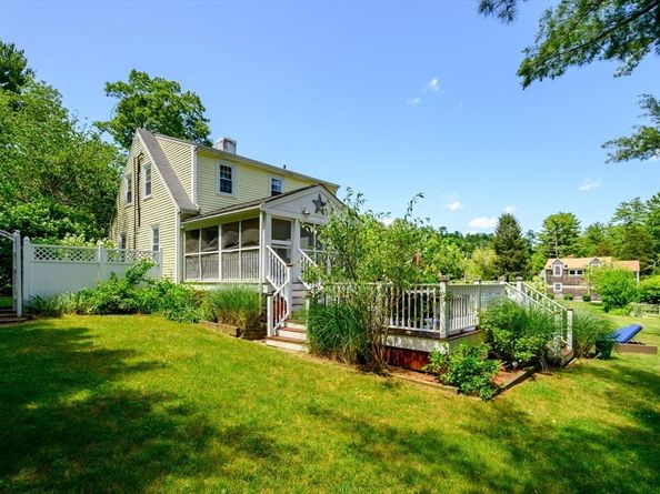 89 W Elm St, Pembroke MA 02359