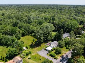 89 W Elm St, Pembroke MA 02359