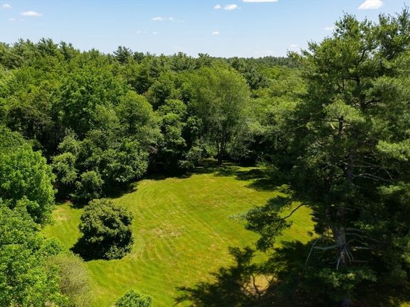89 W Elm St, Pembroke MA 02359