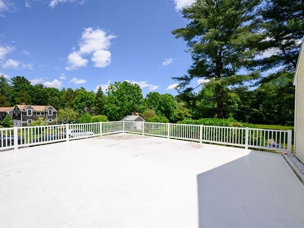 89 W Elm St, Pembroke MA 02359