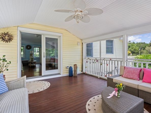 89 W Elm St, Pembroke MA 02359