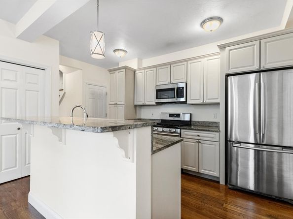 111-113 Pleasant St, Milton MA 02186