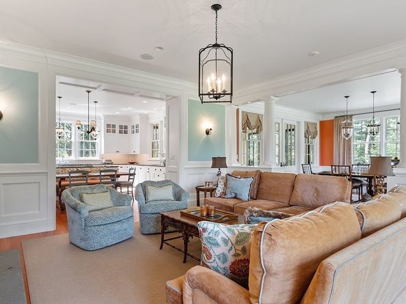 76 Red Coat Ln, Concord MA 01742