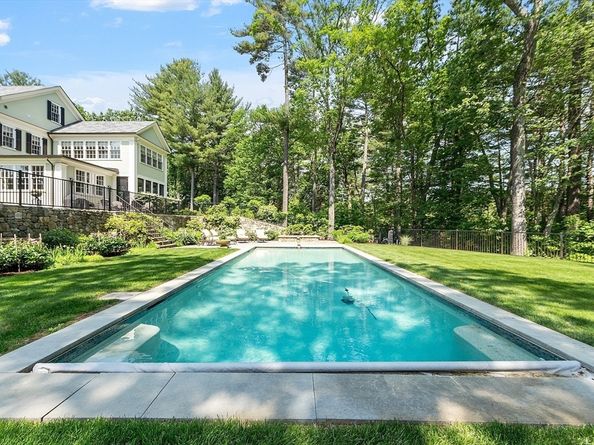 76 Red Coat Ln, Concord MA 01742