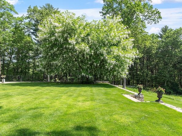 76 Red Coat Ln, Concord MA 01742