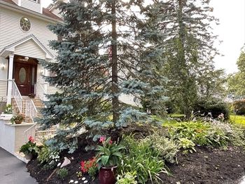 33 Lakeside Dr