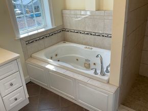 33 Lakeside Dr, Shrewsbury MA 01545