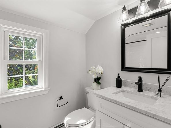 37 Elmcrest Rd, Wakefield MA 01880