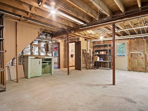 51 Caldwell Rd, Waltham MA 02453