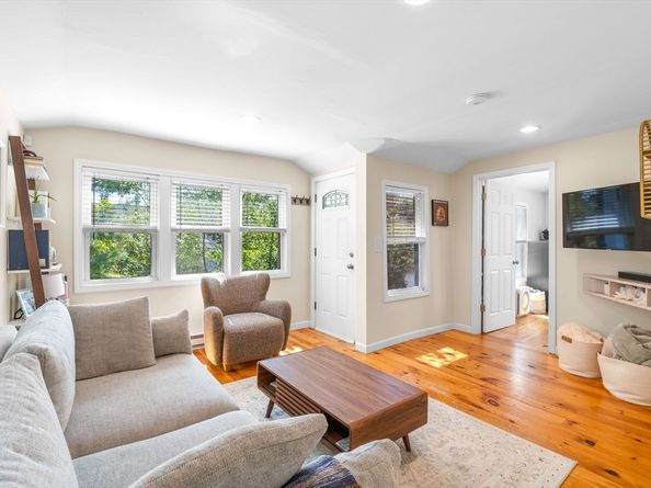 93 Sweetwater St, Saugus MA 01906