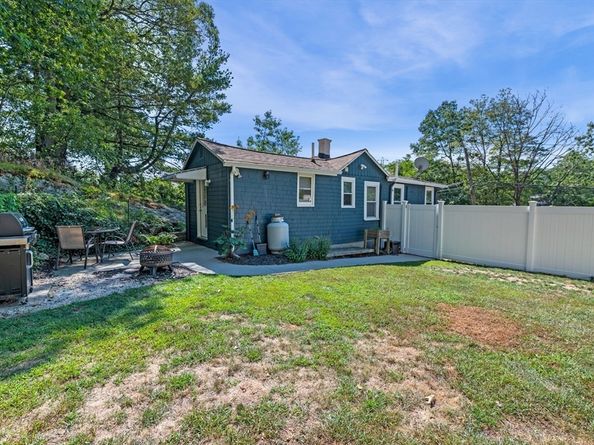93 Sweetwater St, Saugus MA 01906