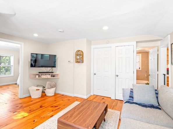 93 Sweetwater St, Saugus MA 01906