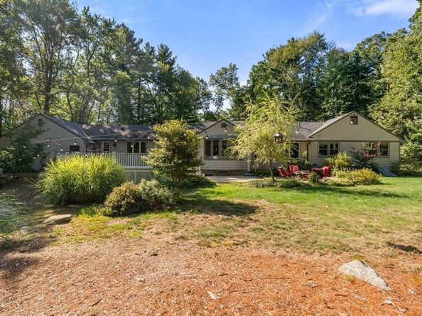 216 Clapboardtree St, Westwood MA 02090