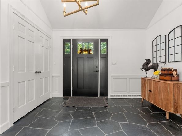 216 Clapboardtree St, Westwood MA 02090
