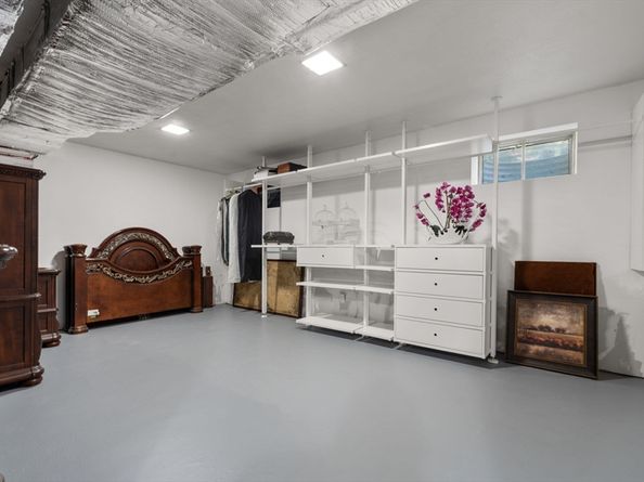 216 Clapboardtree St, Westwood MA 02090