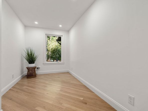 216 Clapboardtree St, Westwood MA 02090