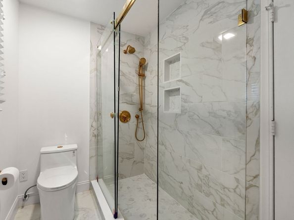 216 Clapboardtree St, Westwood MA 02090
