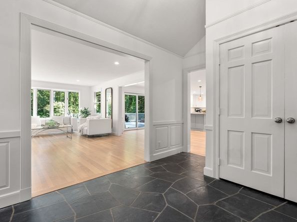 216 Clapboardtree St, Westwood MA 02090