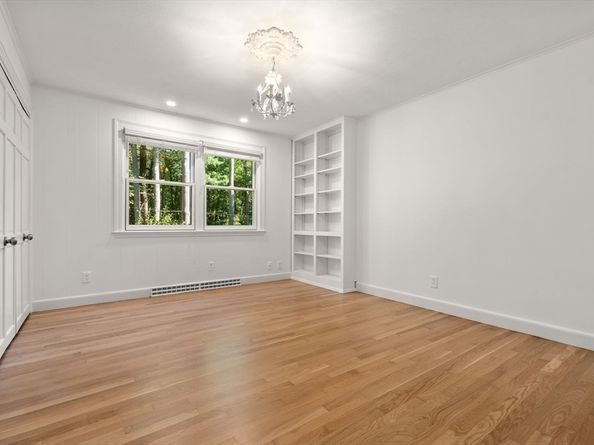 216 Clapboardtree St, Westwood MA 02090