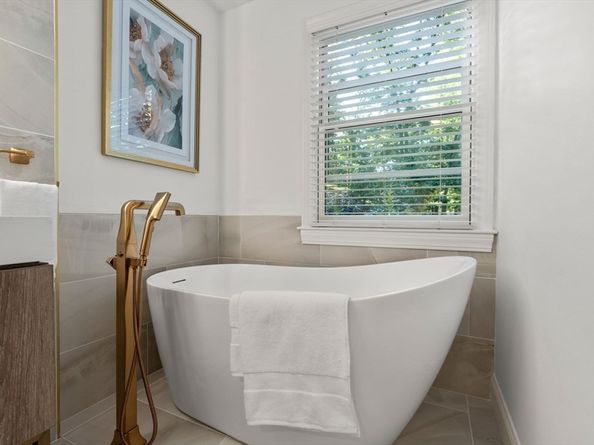 216 Clapboardtree St, Westwood MA 02090