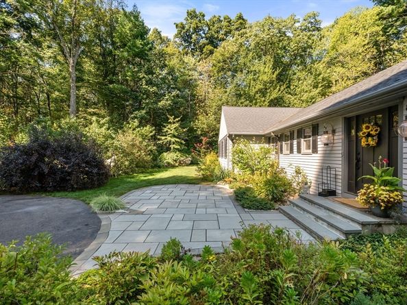 216 Clapboardtree St, Westwood MA 02090