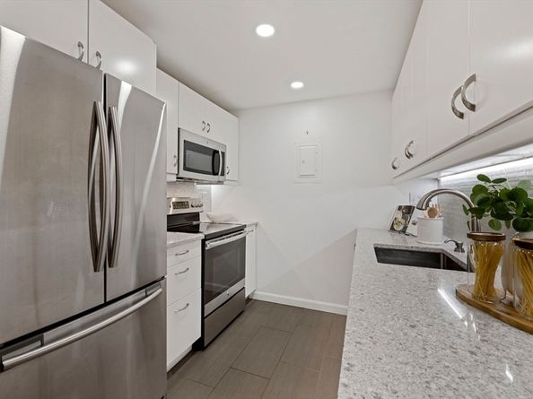 50-56 Broadlawn Park 221, Boston MA 02467