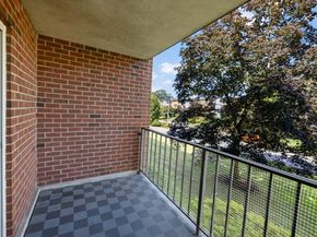 50-56 Broadlawn Park 221, Boston MA 02467