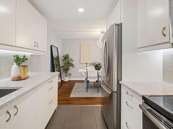 50-56 Broadlawn Park 221, Boston MA 02467
