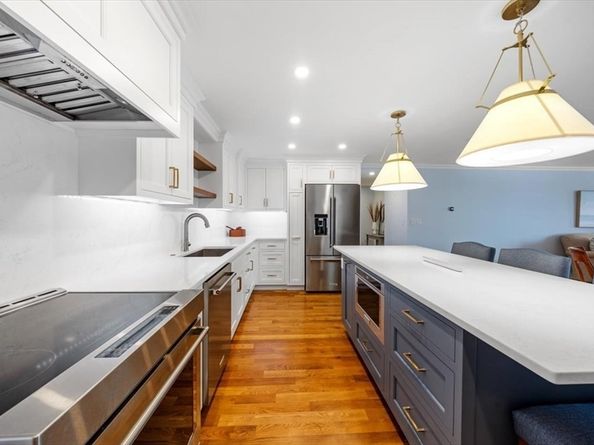 2001 Marina Dr 608, Quincy MA 02171