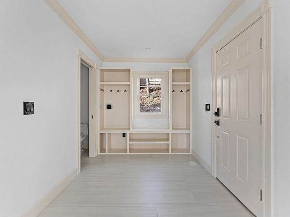 25 Shaw Rd, Wellesley MA 02481