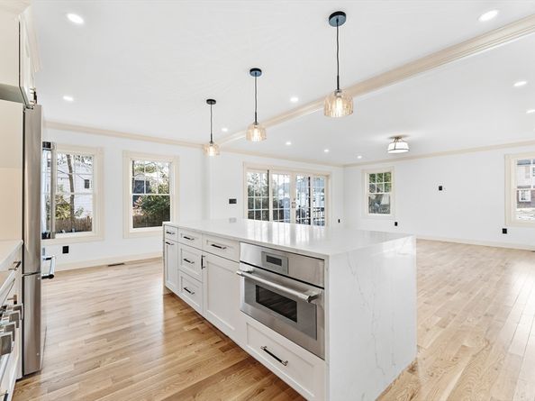 25 Shaw Rd, Wellesley MA 02481
