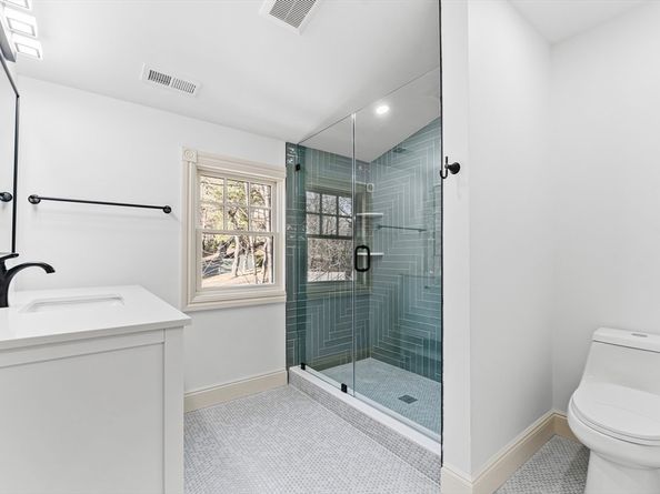25 Shaw Rd, Wellesley MA 02481