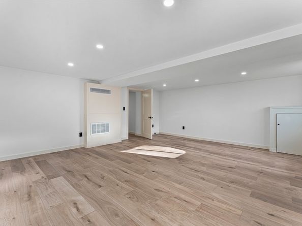 25 Shaw Rd, Wellesley MA 02481
