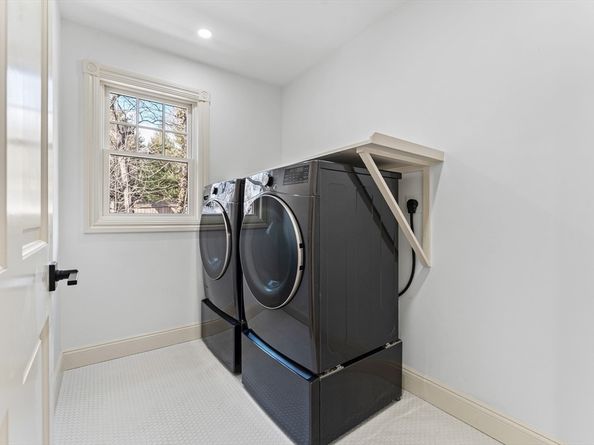 25 Shaw Rd, Wellesley MA 02481