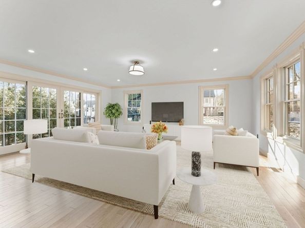 25 Shaw Rd, Wellesley MA 02481