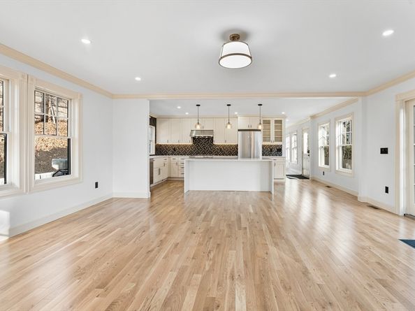 25 Shaw Rd, Wellesley MA 02481