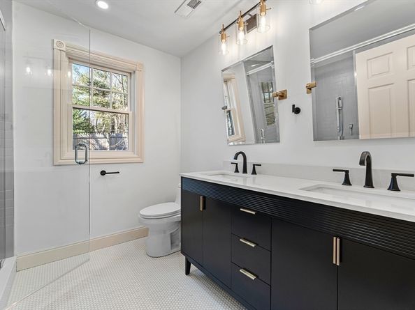 25 Shaw Rd, Wellesley MA 02481