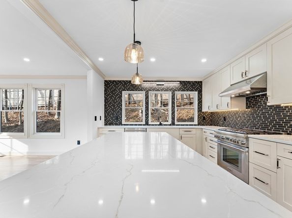 25 Shaw Rd, Wellesley MA 02481