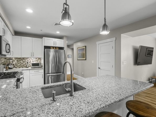 76 Court St. 6, Plymouth MA 02360
