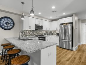 76 Court St. 6, Plymouth MA 02360