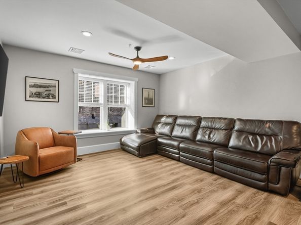 76 Court St. 6, Plymouth MA 02360