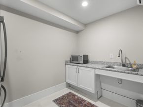 76 Court St. 6, Plymouth MA 02360