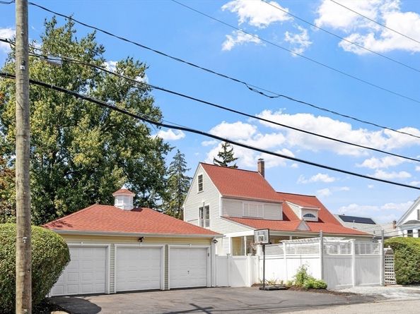 60 Clifton Ave, Brockton MA 02301