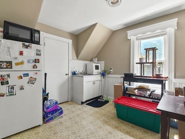 51 Colantha Ave, Brockton MA 02301