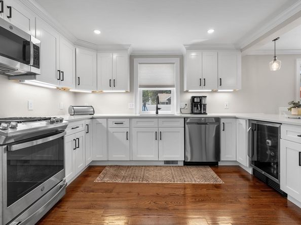 39 Pine St, Wakefield MA 01880