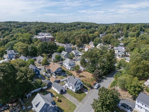 39 Pine St, Wakefield MA 01880