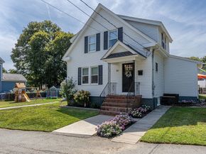 39 Pine St, Wakefield MA 01880