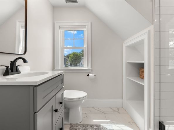 39 Pine St, Wakefield MA 01880