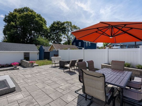 39 Pine St, Wakefield MA 01880