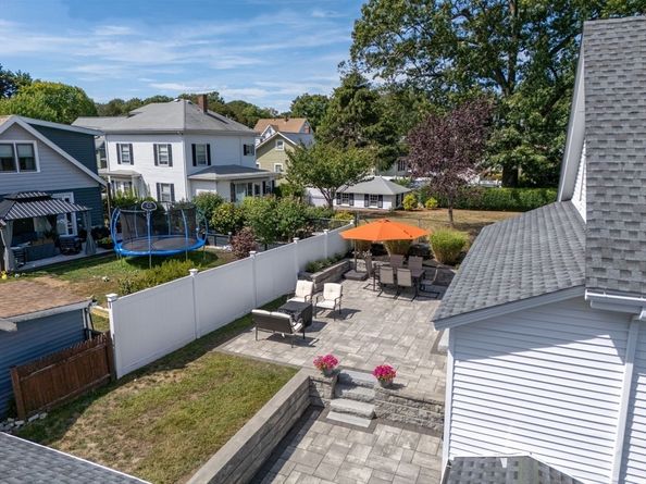 39 Pine St, Wakefield MA 01880